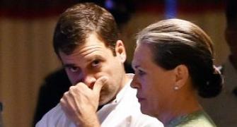 Rahul's 'old friends' fail to show up at Sonia's iftar party