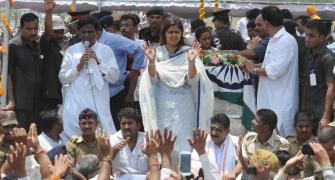 Munde's daughter, Gadkari, Shah to help BJP sail through in Maharashtra