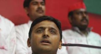 Akhilesh holds meet with top officials, asks them to introspect