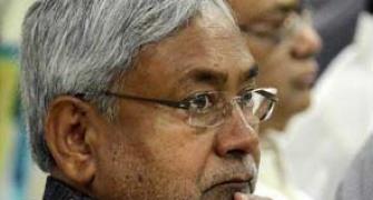 Nitish talks to Lalu to bail out JD-U nominees in RS bypoll