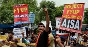 Delhi University teachers bat for 4-yr-course, go on hunger strike