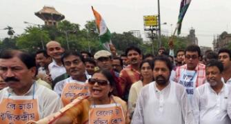 Mamata demands fare hike roll-back; TMC hits the streets