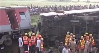 4 killed after Rajdhani Express derails in Chhapra