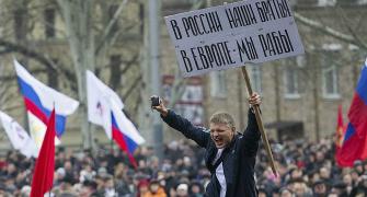 Crimea votes to split from Ukraine, join Russia
