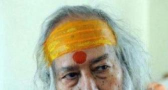 Dwarka seer fumes over 'Har Har Modi' slogan; complains to RSS