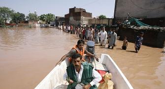 Floods threaten Pakistan's city of saints