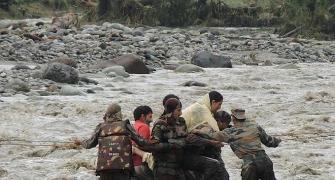PHOTOS: Bravehearts battle floods to save stranded Kashmiris