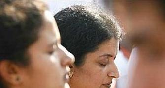26/11 martyr Hemant Karkare's wife Kavita cremated
