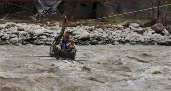 Srinagar receives fresh rainfall, Army beings rescue operations