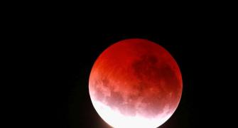 Short and sweet: When the moon turned red