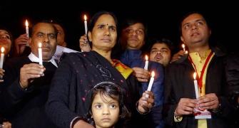 Delhi gang rape: Nirbhaya's parents, protesters hold candle light march at Jantar Mantar