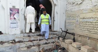 61 killed in suicide bomb attack in Shiite mosque in Pakistan