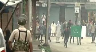 Srinagar: Protestors wave Pak, ISIS flags; clash with security forces