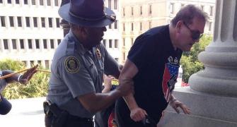 No love lost: Photo of black cop helping white supremacist goes viral