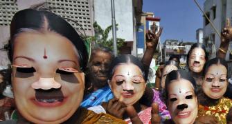 In R K Nagar, Jaya leads with massive 30000 votes, rival gets 900