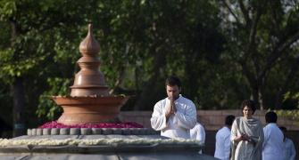 Sonia, Rahul pay tribute to Rajiv Gandhi on his death anniversary