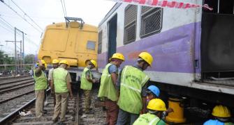 PHOTOS: 7 coaches of Mumbai local derail, services hit