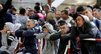 Thousands pour into Germany as migrant crisis intensifies