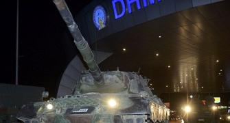 PHOTOS: When a man lay in front of a tank in Turkey