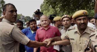 High drama as 52 AAP MLAs march to PM residence, detained