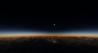 How to see a solar eclipse at 35,000 ft in the air? Here's the answer!
