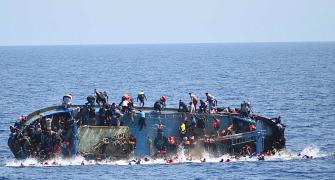 Migrant boat sinks off Libyan coast, 117 bodies found