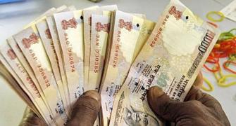 Limit on exchange of old notes reduced to Rs 2000 from Friday