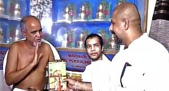 Dadlani gives a coconut to Jain monk Tarun Sagar, then apologises