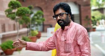 Did government pressure force AI to withdraw Gaikwad's flying ban?