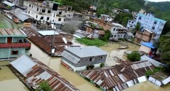 144 dead in B'desh landslides, fresh rescue campaign launched