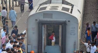 11 coaches of Mumbai-Lucknow express derail at Unnao