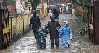 Heavy rains lash Mumbai; normal life hit
