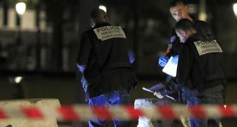 7 injured in Paris knife attack, man arrested