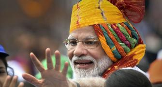 PM continues turban tradition for I-Day