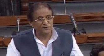 Pressure on Azam Khan to apologise for sexist remarks