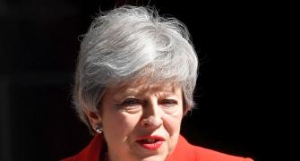 Emotional Theresa May announces resignation