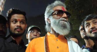 Bal Thackeray lookalike major draw at swearing-in