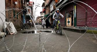 4 injured in clashes, shutdown in Srinagar