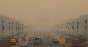 Delhi remains shrouded in toxic haze for 3rd day