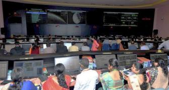 No need to lose heart: Leaders rally round ISRO