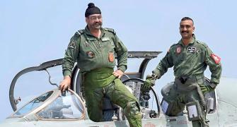 Abhinandan flies MiG 21 jet with IAF chief