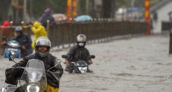 Heavy rain lashes Mumbai; rail, road traffic hit