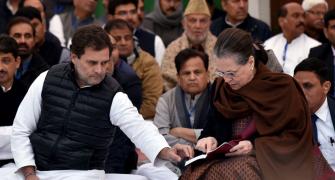 Several Cong leaders back Gandhi family for top post