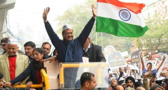 Delayed by roadshow, Kejriwal fails to file nomination