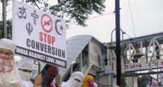 K'taka guv gives nod to anti-conversion ordinance