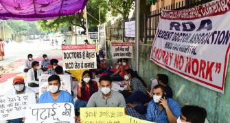 Delhi docs end hunger strike after salaries released