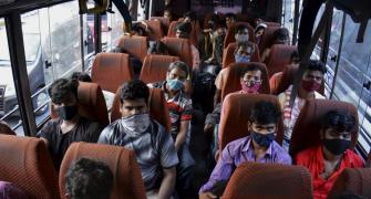PIX: Migrant labourers leave Mumbai fearing lockdown