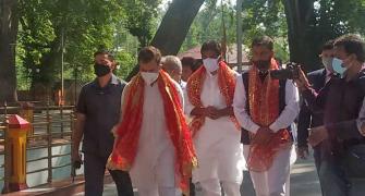 Rahul Visits Temple, Dargah in Kashmir