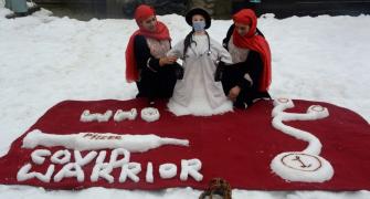 Kashmiri sisters' tribute to corona warriors in snow