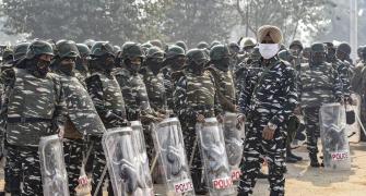 Singhu turns into fortress as police seal protest site
